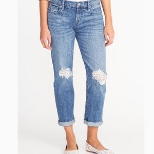✨CLEARANCE✨Old Navy distressed boyfriend jeans